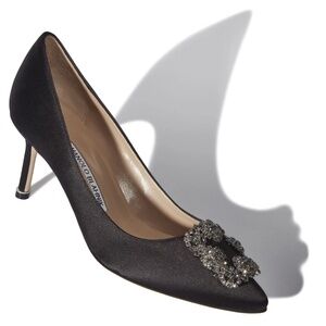 MANOLO BLAHNIK BLACK SATIN ALMOND TOE COMFORT PUMPS